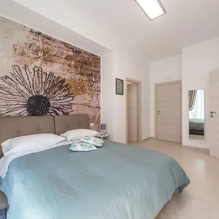 Emerald - Youtown Apartment *